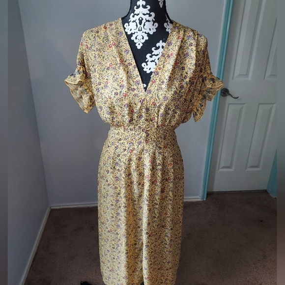 Max Studio Floral dress in yellow, black and White. Size M - Picture 5 of 14